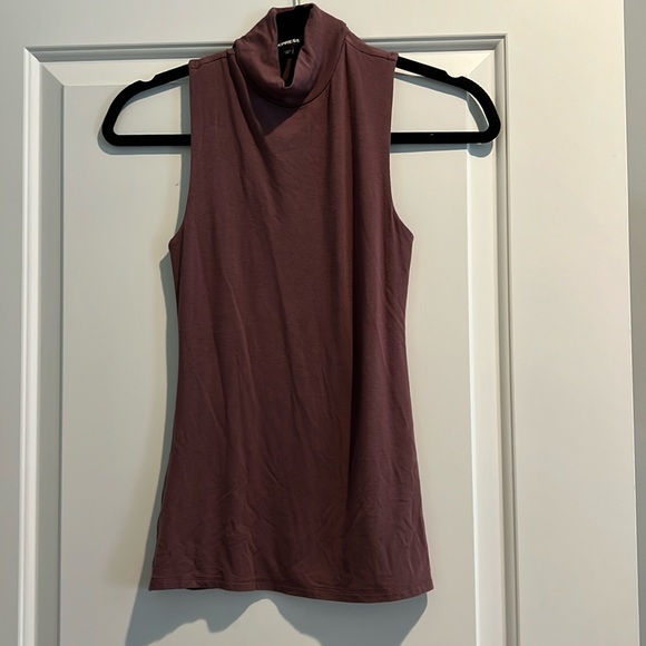 Beautiful purple mock neck tank - Picture 1 of 4